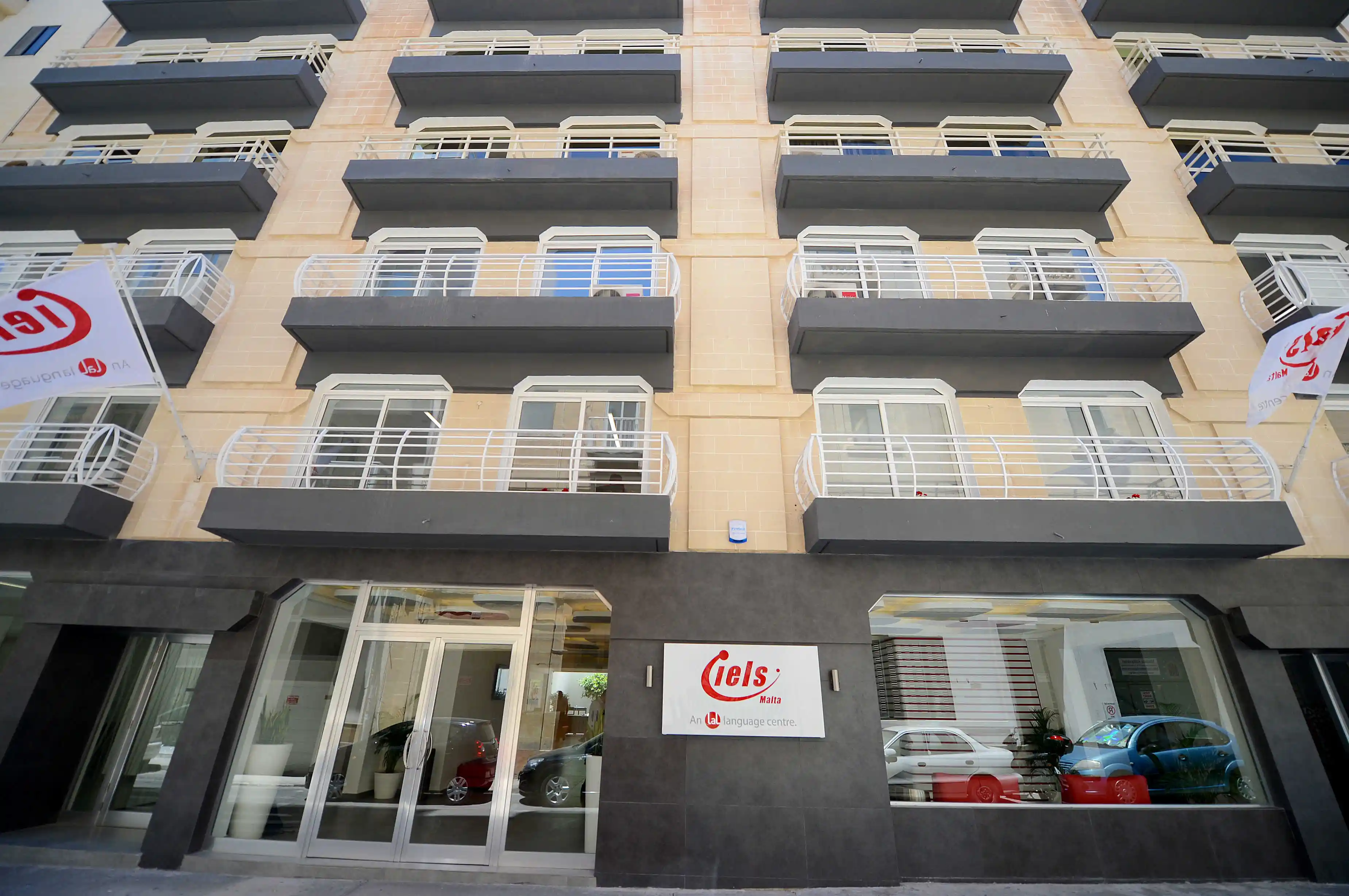 exterior   مدرسة آيلز -مالطا 