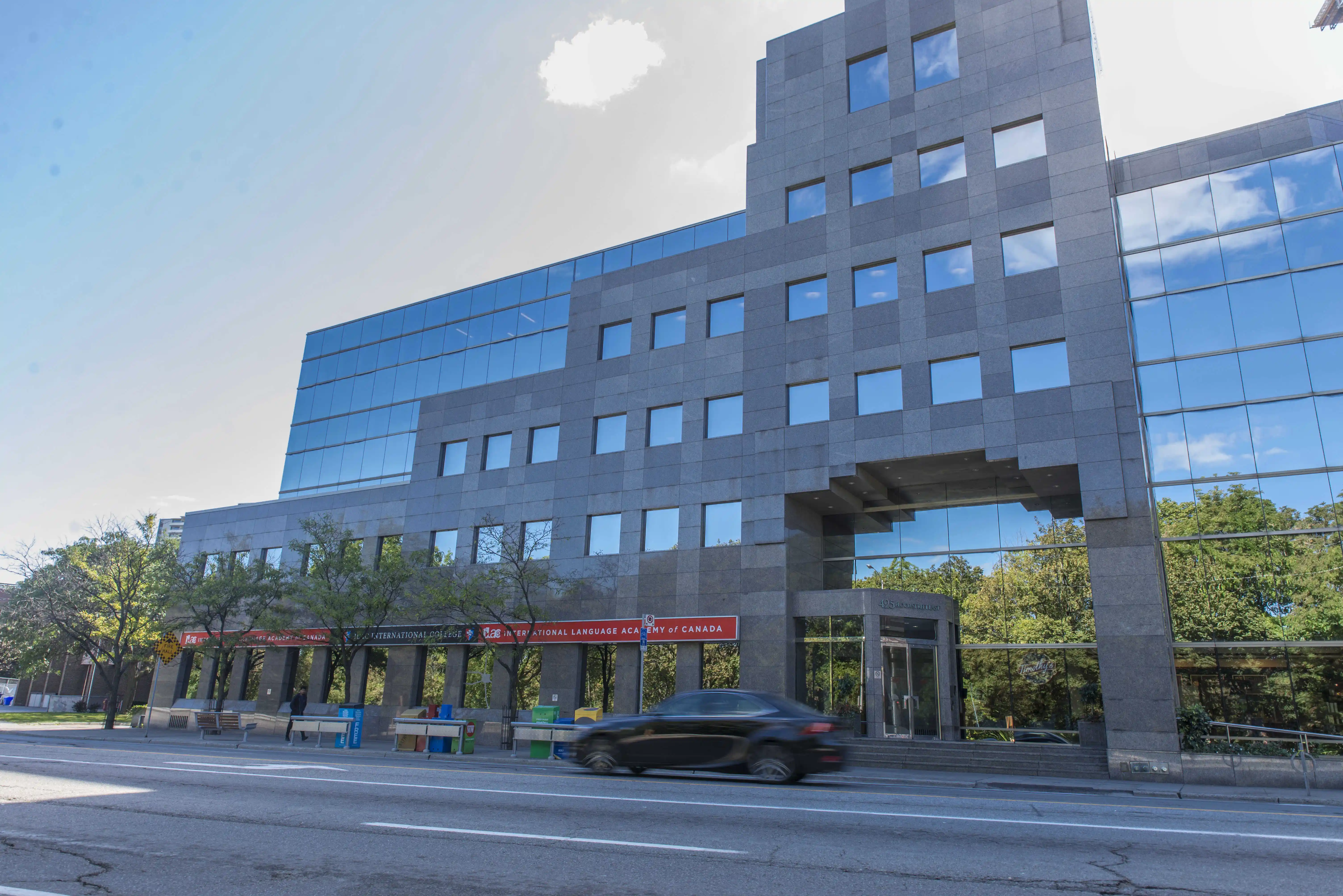 ILAC Toronto English School