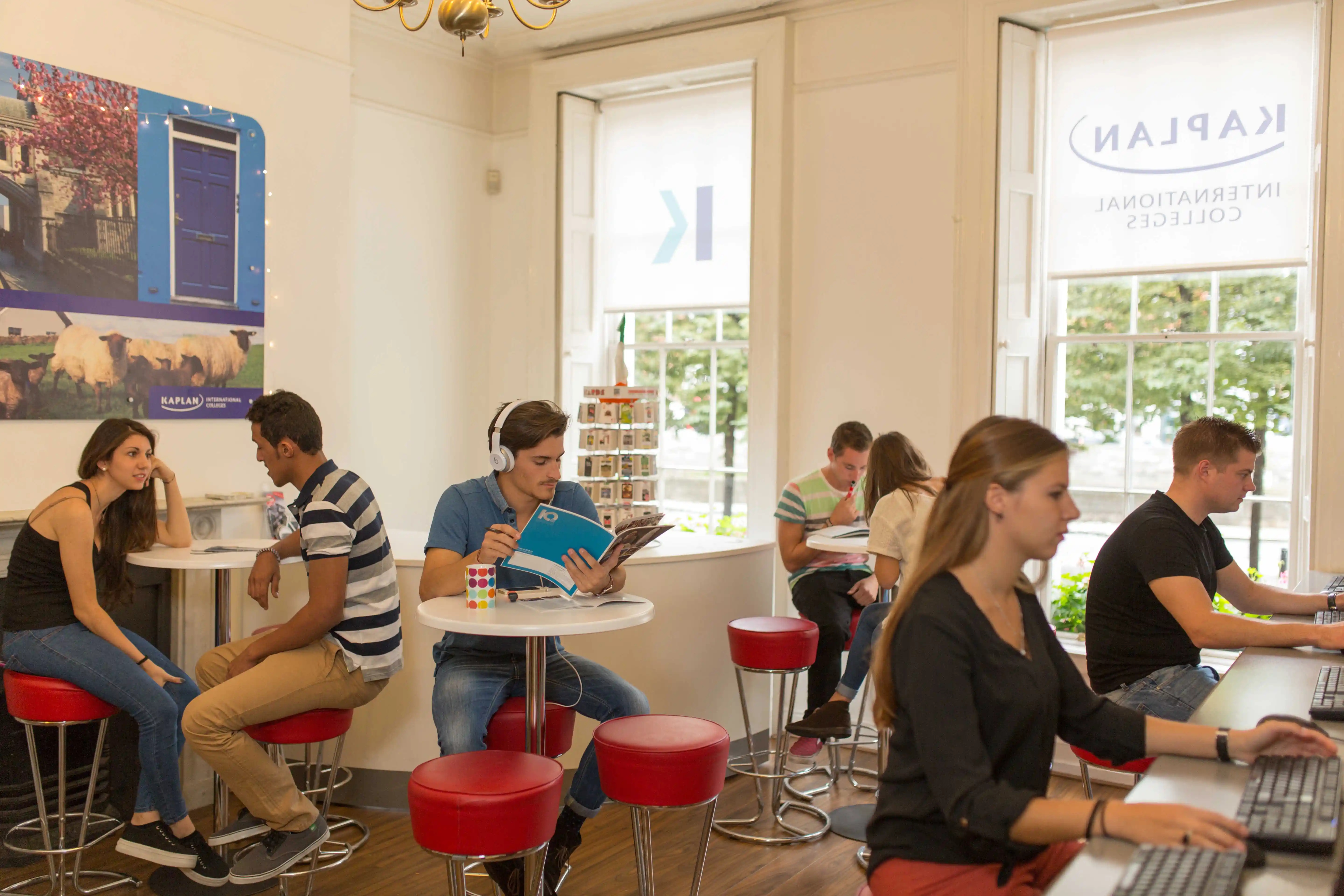  common areas Escuelas de Idiomas Internacionales Kaplan