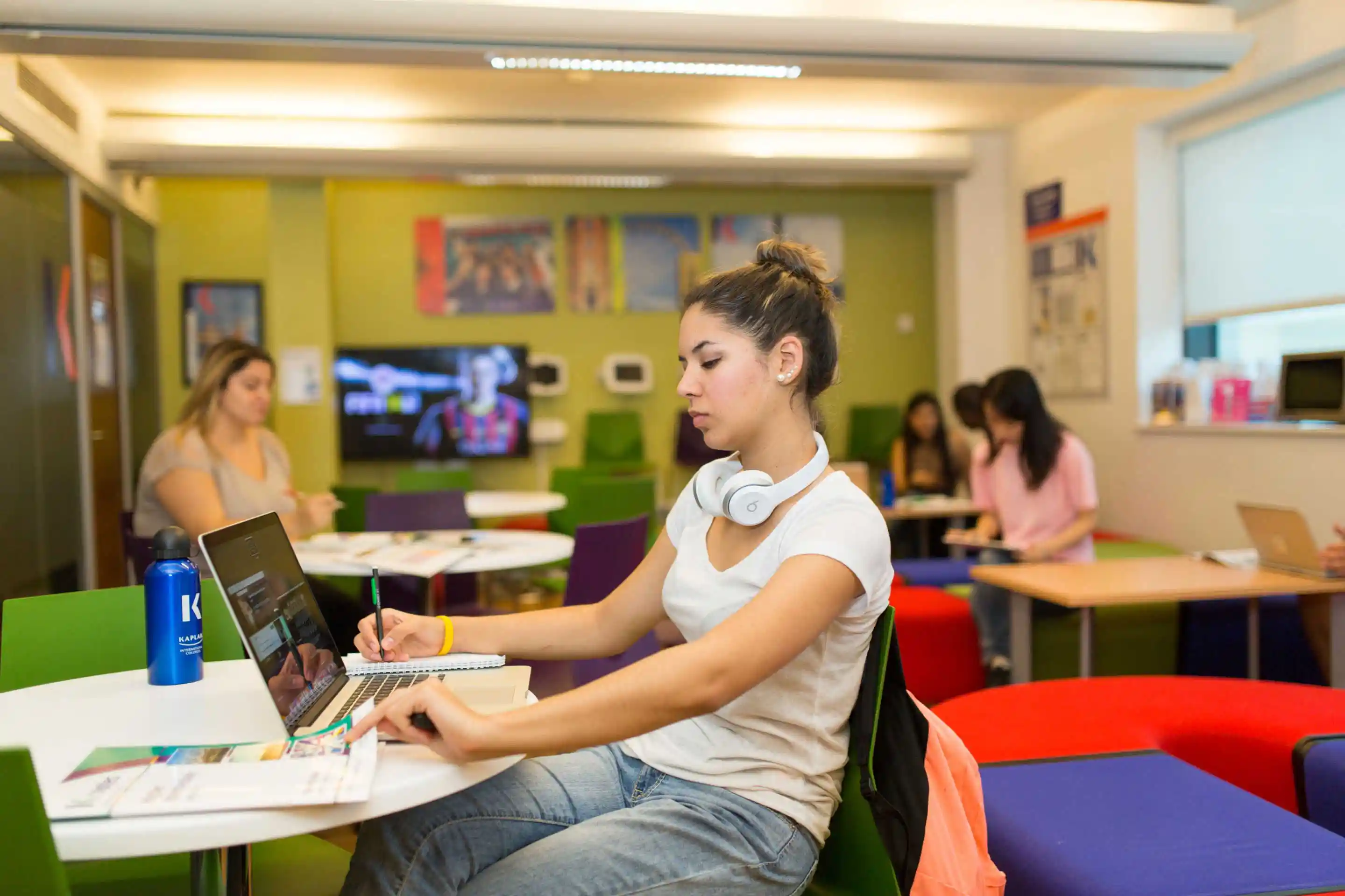  common areas  كابلان الدولية للغات