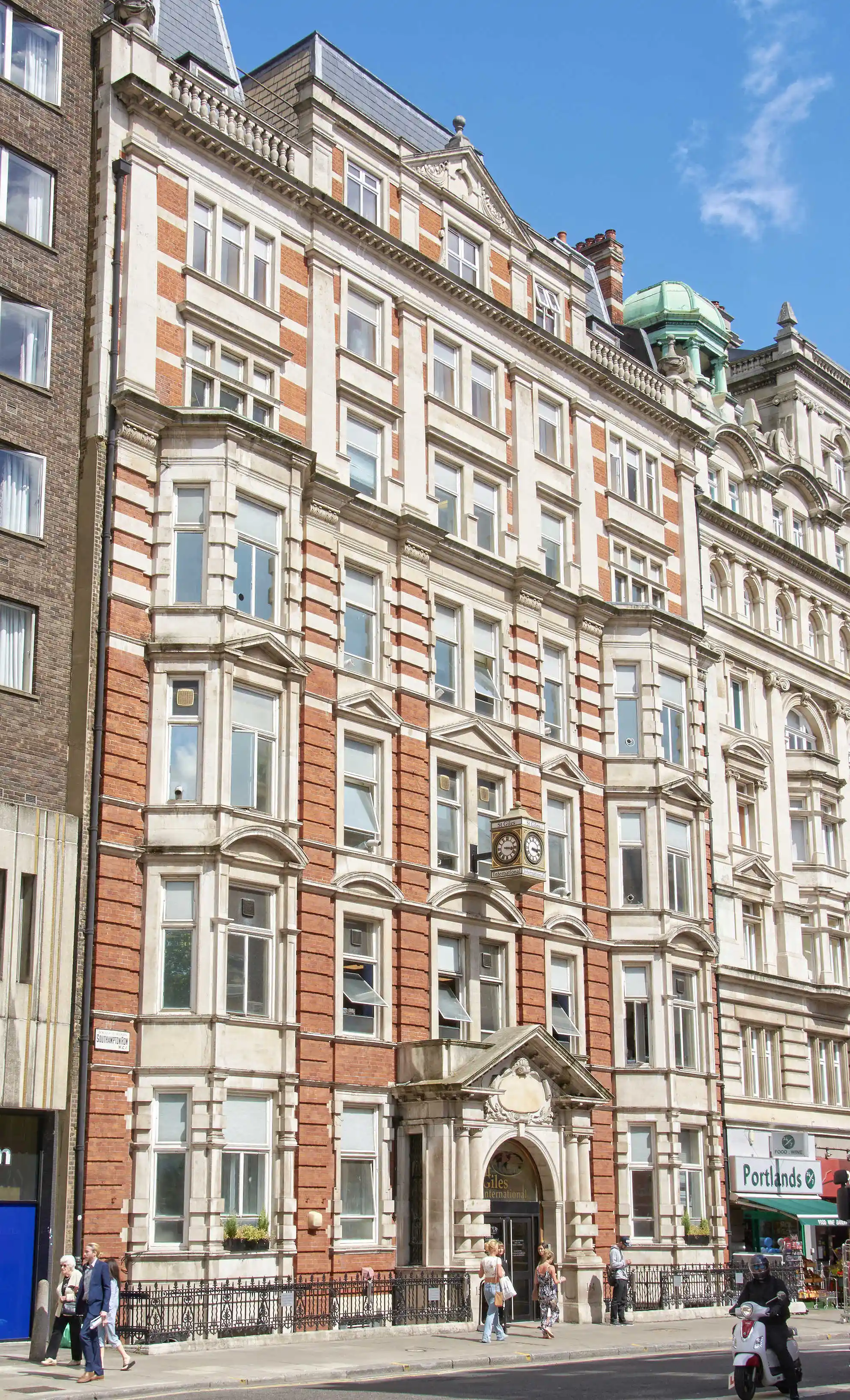  مدرسة سانت جايليز- لندن